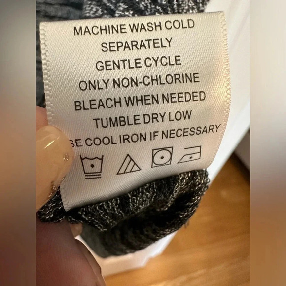 Olivia Sky black and grey knit sleeveless turtleneck tunic top - Picture 5 of 5